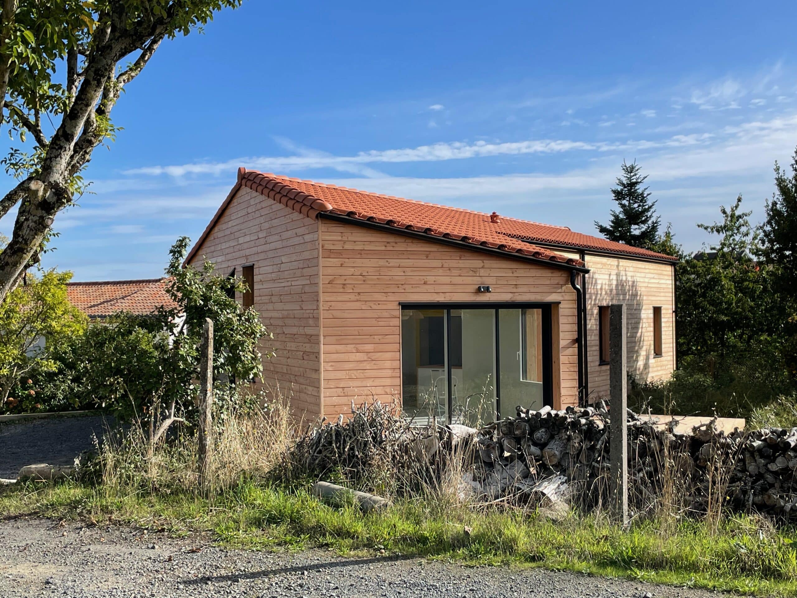 Maison compacte et écologique en ossature bois à côté de Clisson – L’uni•e Architecte