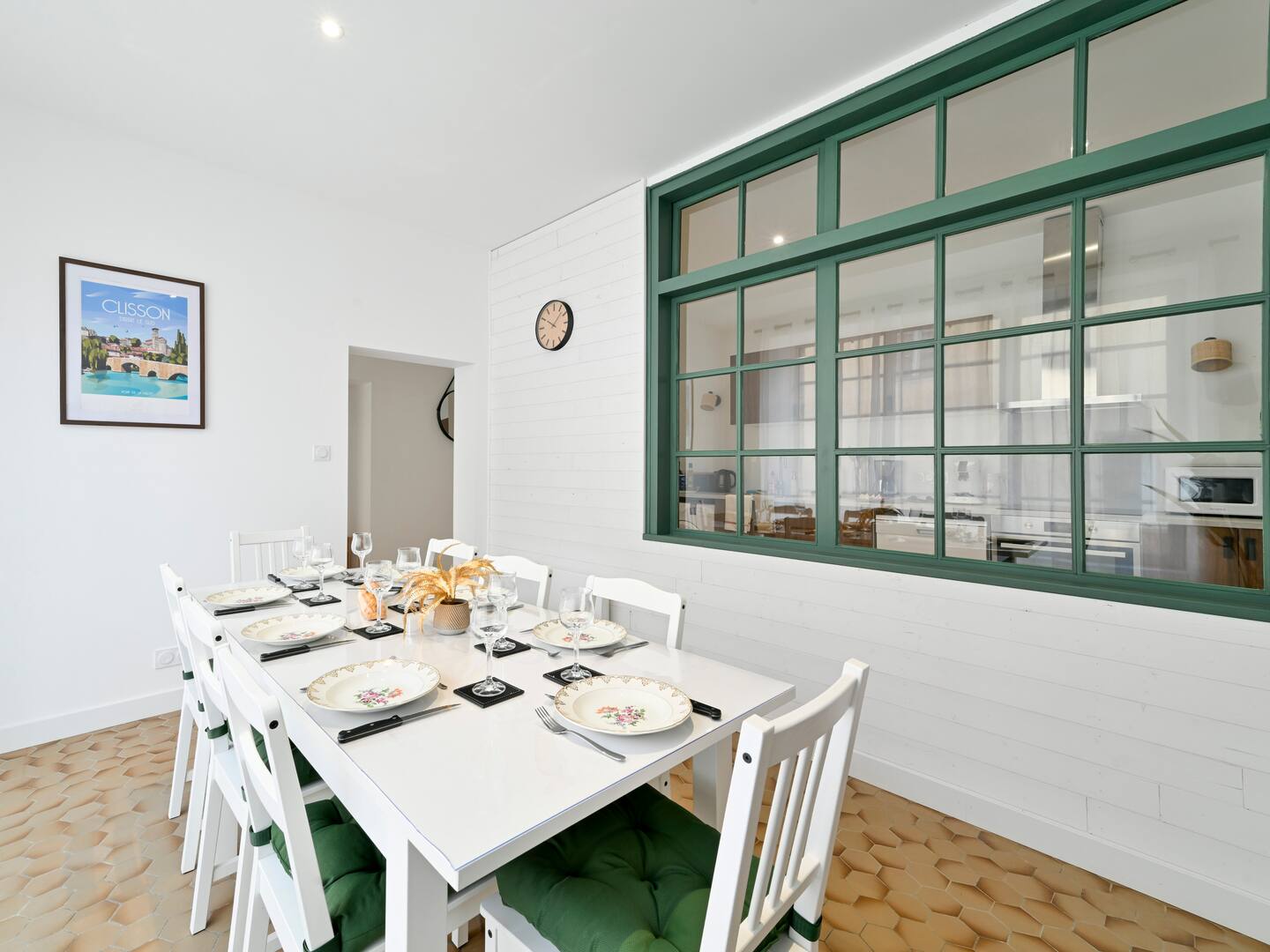 Transformation d’une ancienne boulangerie en logement saisonnier à Mauléon par L’uni•e Architecte